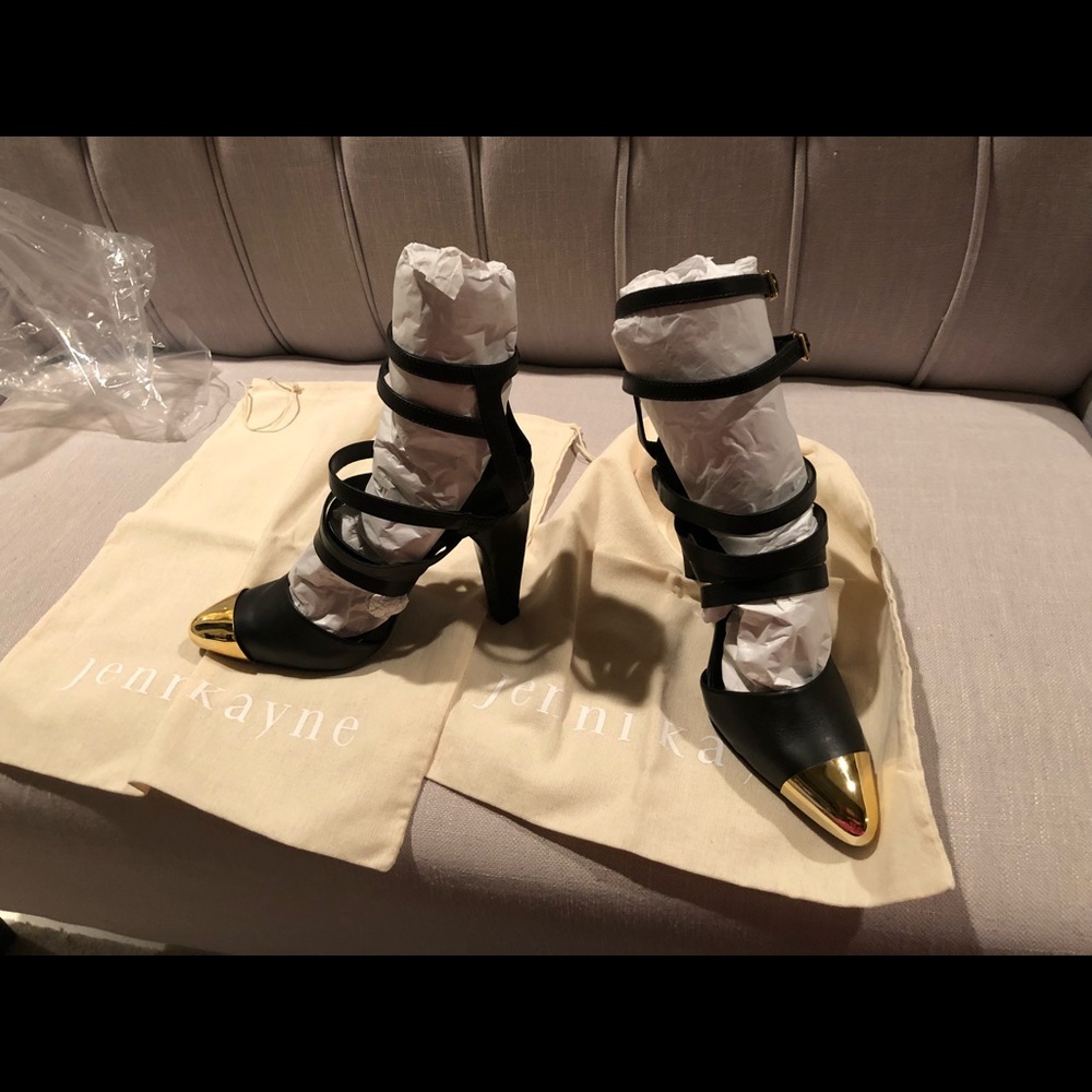 Size 6 strapping cap-toe Black Multi strap sandal - Picture 2 of 8